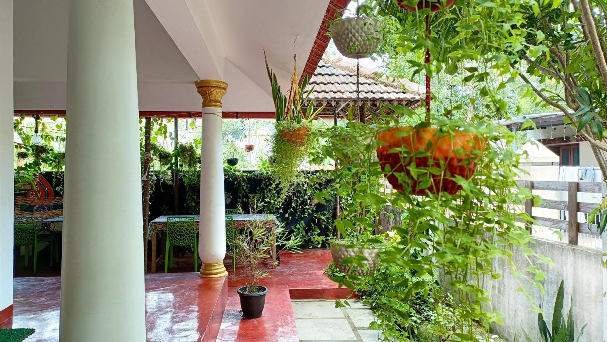 Marari Beach Cleetus Homestay マラリクラム エクステリア 写真