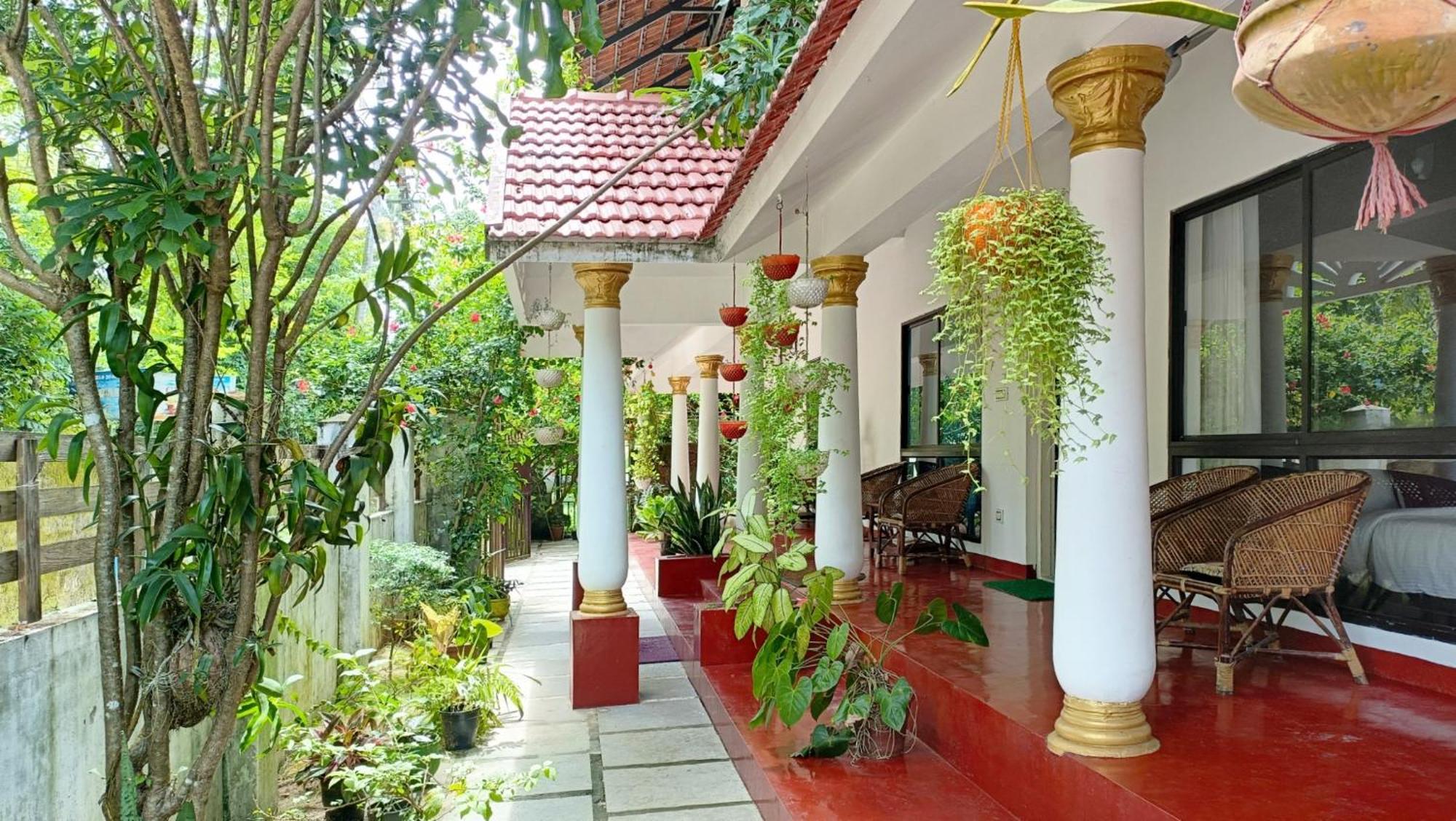 Marari Beach Cleetus Homestay マラリクラム エクステリア 写真