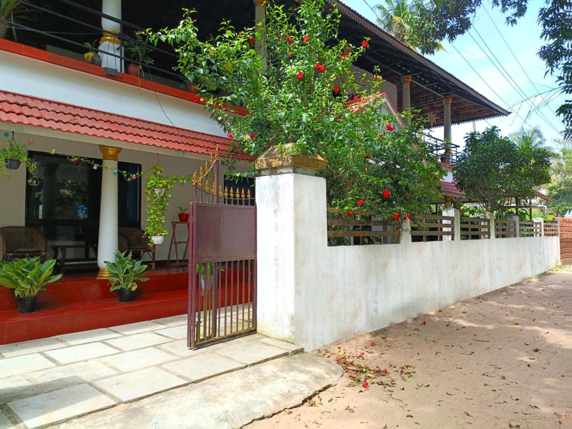 Marari Beach Cleetus Homestay マラリクラム エクステリア 写真