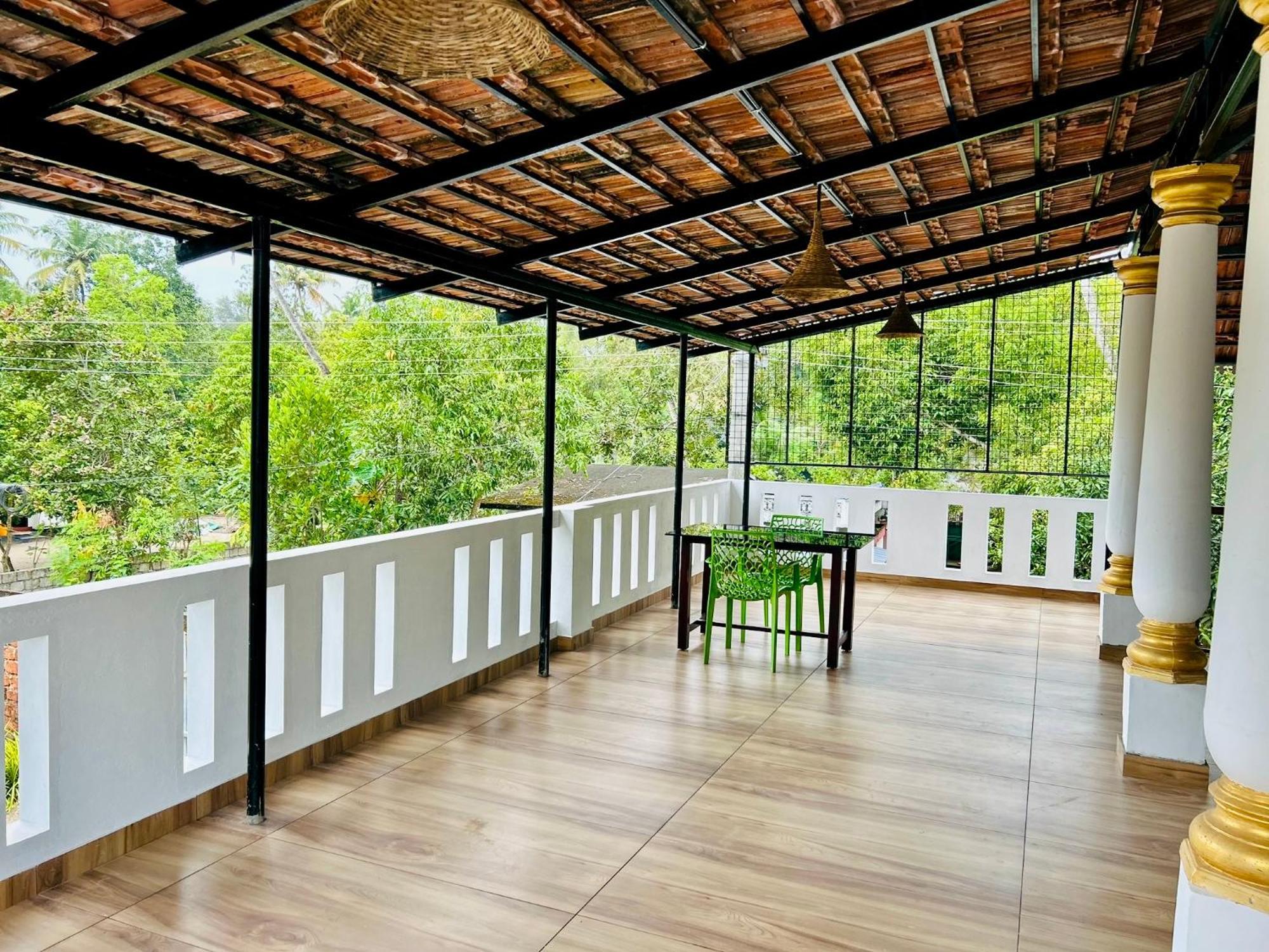 Marari Beach Cleetus Homestay マラリクラム エクステリア 写真