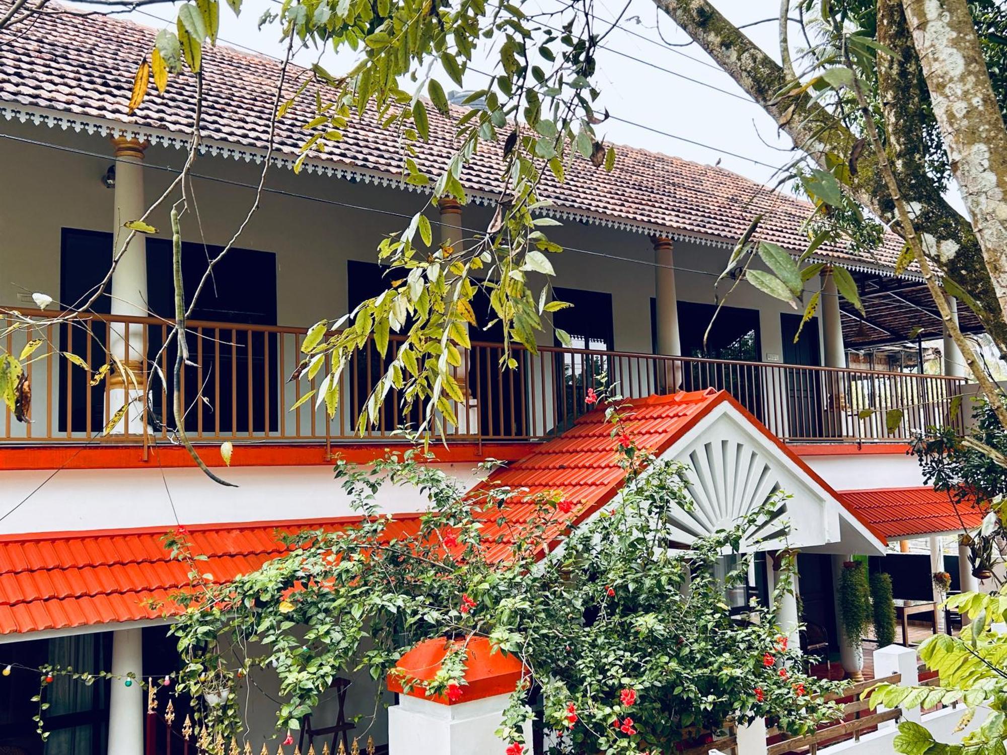 Marari Beach Cleetus Homestay マラリクラム エクステリア 写真